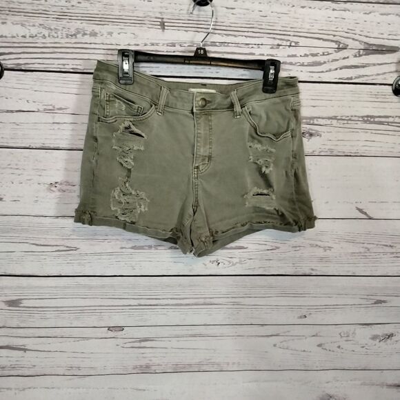 "SO" woman's distressed shorts. - Picture 1 of 12
